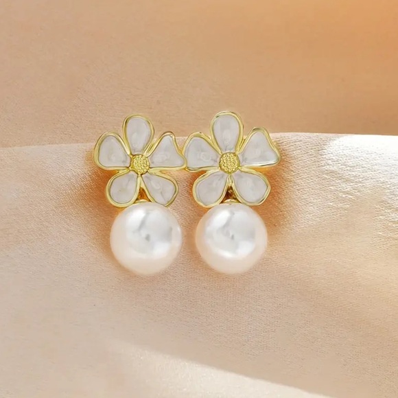 NWOT - Gold and White Floral Pearl Drop Earrings - Picture 4 of 7